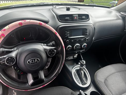Used 2016 Kia Soul + FWD image 9