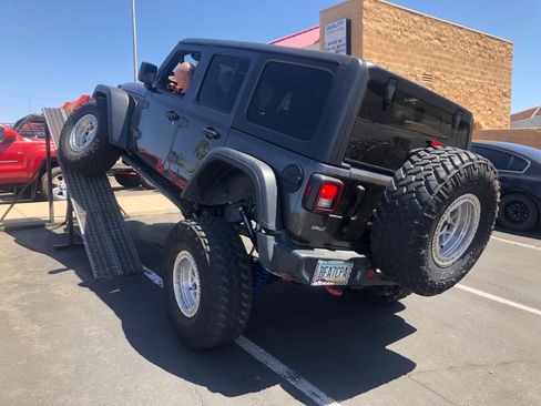 Used 2019 Jeep Wrangler Unlimited Rubicon AWD/4WD image 4