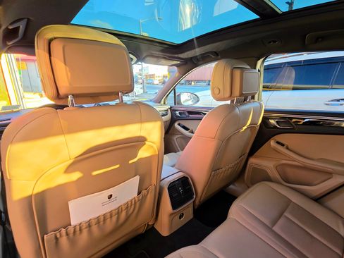 Used 2020 Porsche Macan image 16