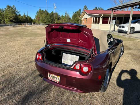 Used 2005 BMW Z4 2.5i image 10