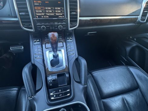 Used 2013 Porsche Cayenne S image 18