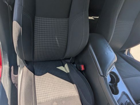 Used 2017 Dodge Challenger SXT image 8