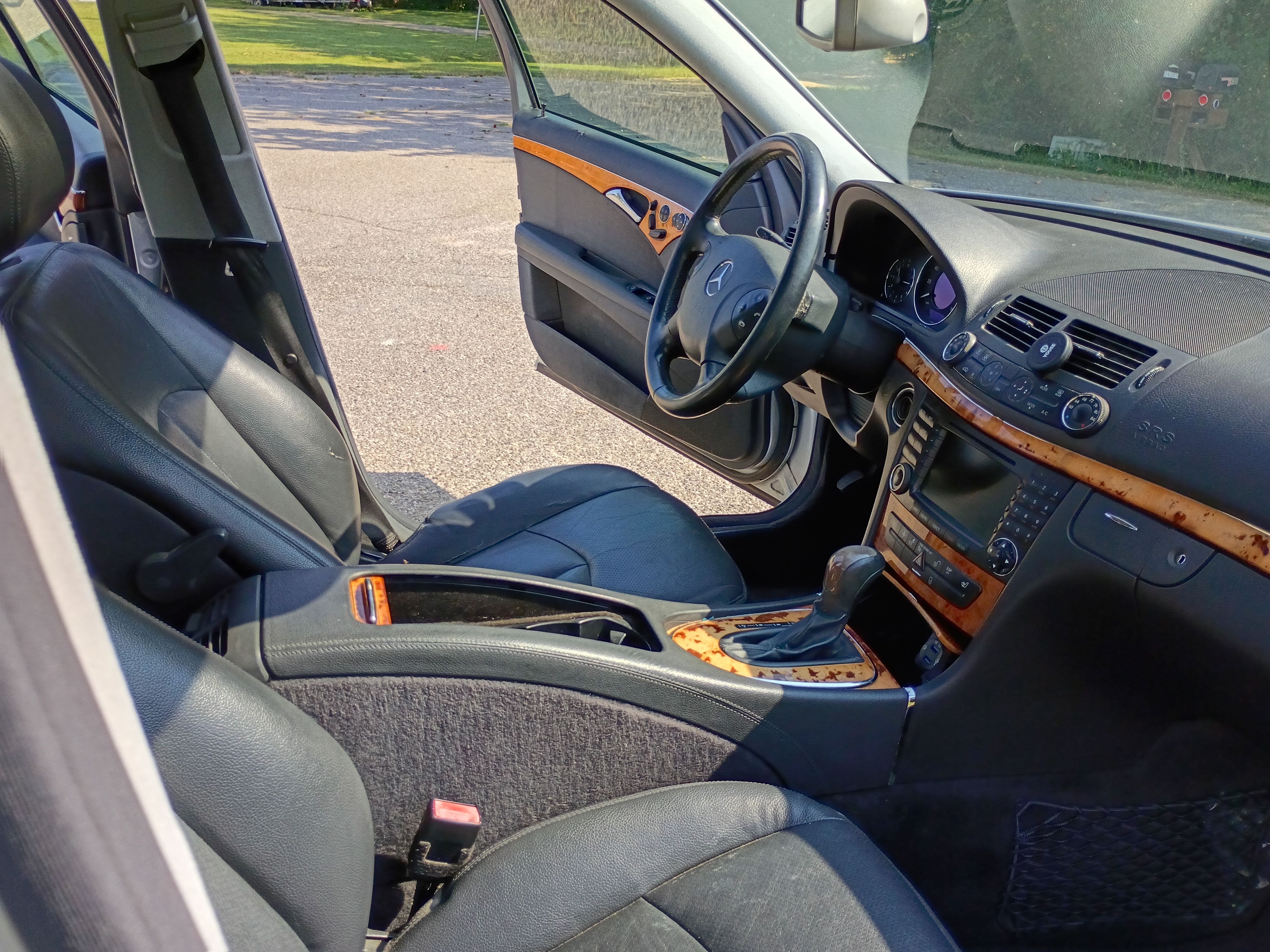 Used 2006 Mercedes-Benz E 320 CDI Sedan image 10