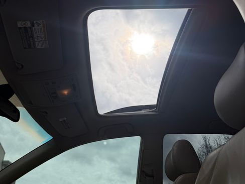 Used 2005 Lexus RX 330 AWD image 8