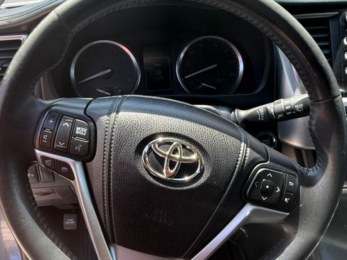 Used 2014 Toyota Highlander Limited AWD/4WD image 27