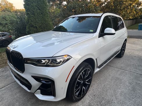 Used 2021 BMW X7 xDrive40i w/ M Sport Package image 1