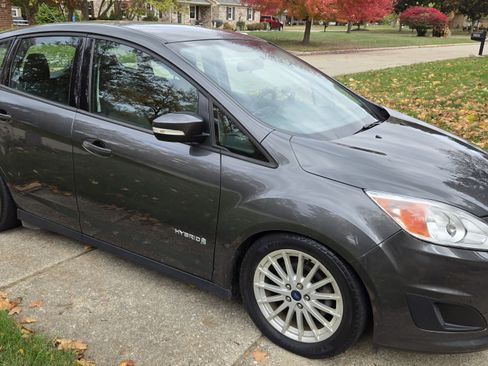 Used 2016 Ford C-MAX SE w/ Equipment Group 201A image 2