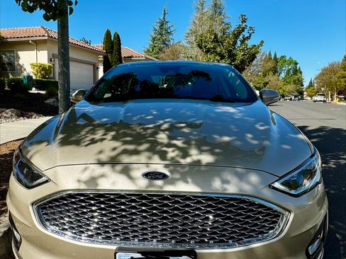 Used 2019 Ford Fusion Titanium image 4