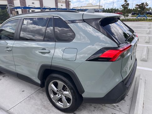 Used 2021 Toyota RAV4 XLE Premium AWD/4WD image 11