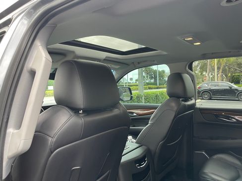 Used 2019 Cadillac Escalade Luxury image 9