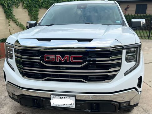 Used 2024 GMC Sierra 1500 SLT image 2