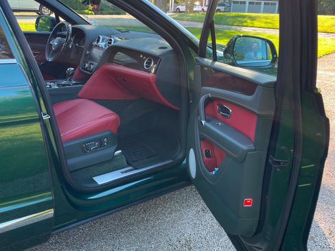 Used 2019 Bentley Bentayga AWD/4WD image 8