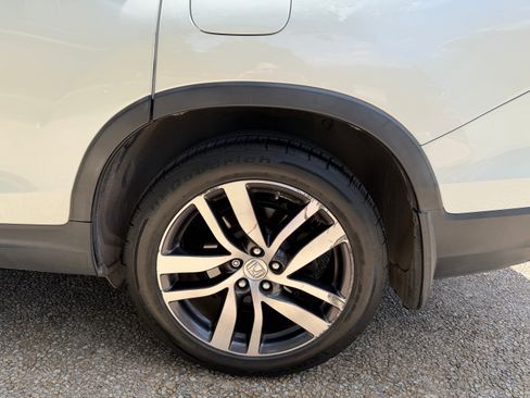 Used 2017 Honda Pilot Touring image 16