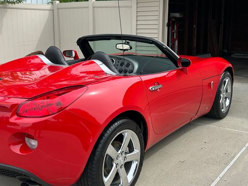 Used 2008 Pontiac Solstice Convertible w/ Premium Package RWD image 12
