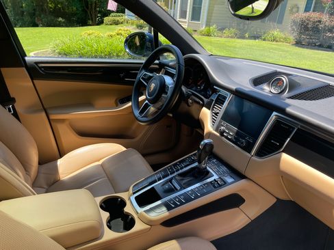 Used 2018 Porsche Macan Sport Edition AWD/4WD image 19