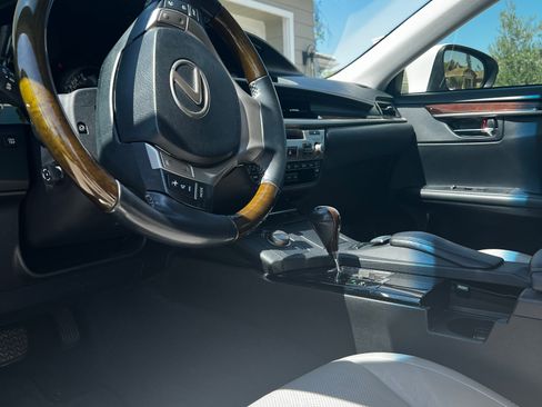 Used 2013 Lexus ES 350 w/ Luxury Pkg FWD image 8