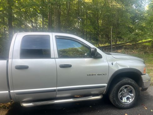 Used 2004 Dodge Ram 1500 Truck SLT w/ Quad Cab Value Group AWD/4WD image 1