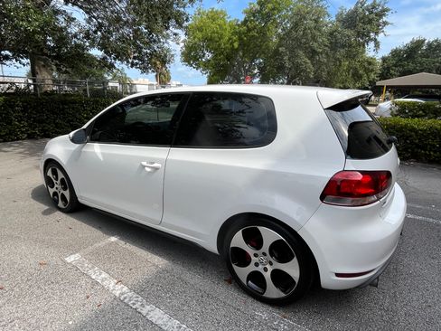 Used 2011 Volkswagen Golf 2-Door FWD image 5