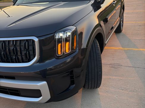 Used 2025 Kia Telluride LX image 13