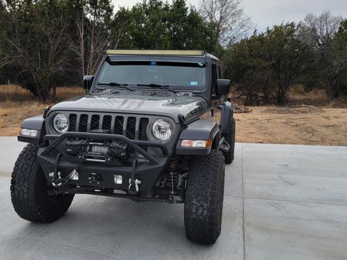 Used 2020 Jeep Gladiator Sport w/ Quick Order Package 24S image 8