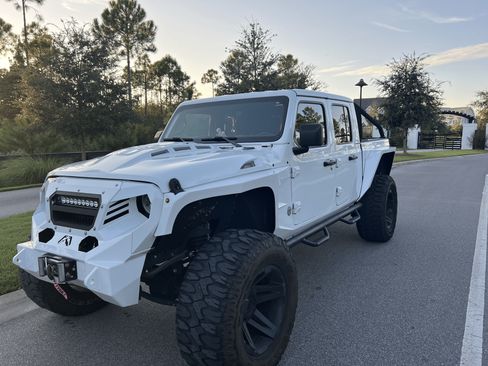 Used 2022 Jeep Gladiator Sport image 1