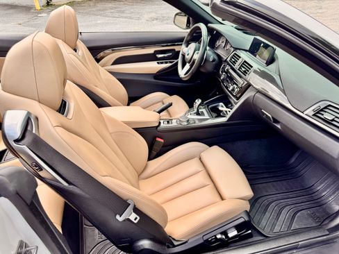 Used 2018 BMW M4 Convertible image 16
