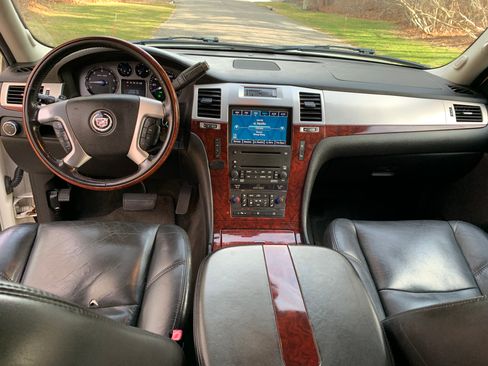 Used 2007 Cadillac Escalade 2WD w/ Information Package image 22