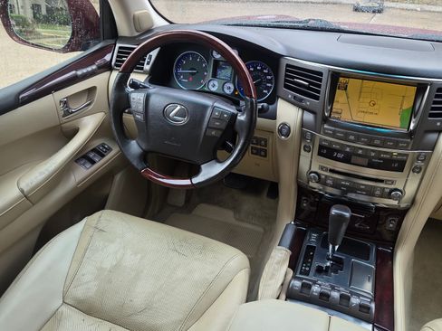 Used 2011 Lexus LX 570 4WD w/ Luxury Pkg image 14
