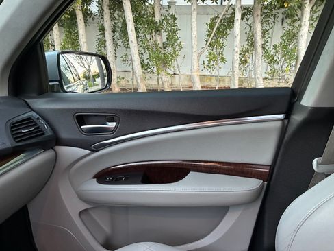 Used 2018 Acura MDX FWD image 13