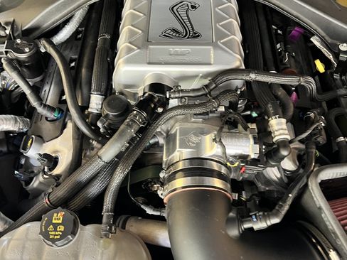 Used 2022 Ford Mustang Shelby GT500 w/ Carbon Fiber Track Pack image 10