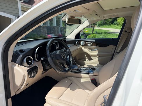 Used 2019 Mercedes-Benz GLC 300 4MATIC image 6