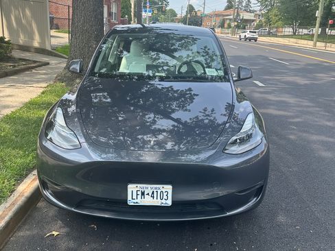 Used 2023 Tesla Model Y Long Range AWD/4WD image 4