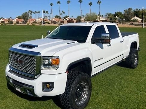 Used 2017 GMC Sierra 2500 Denali w/ Duramax Plus Package image 2