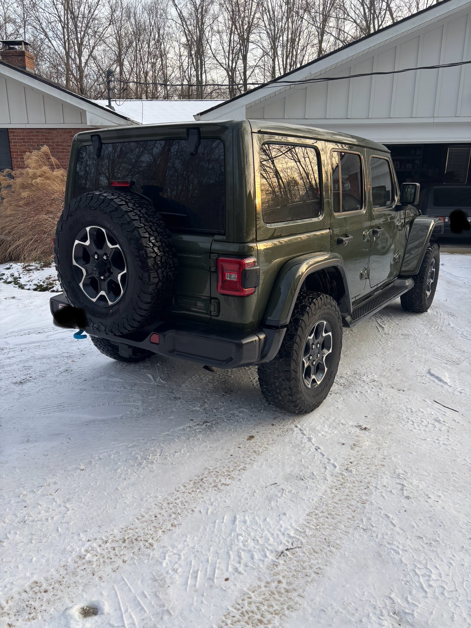 Used 2023 Jeep Wrangler Unlimited Rubicon 4xe w/ Cold Weather Group AWD/4WD image 8