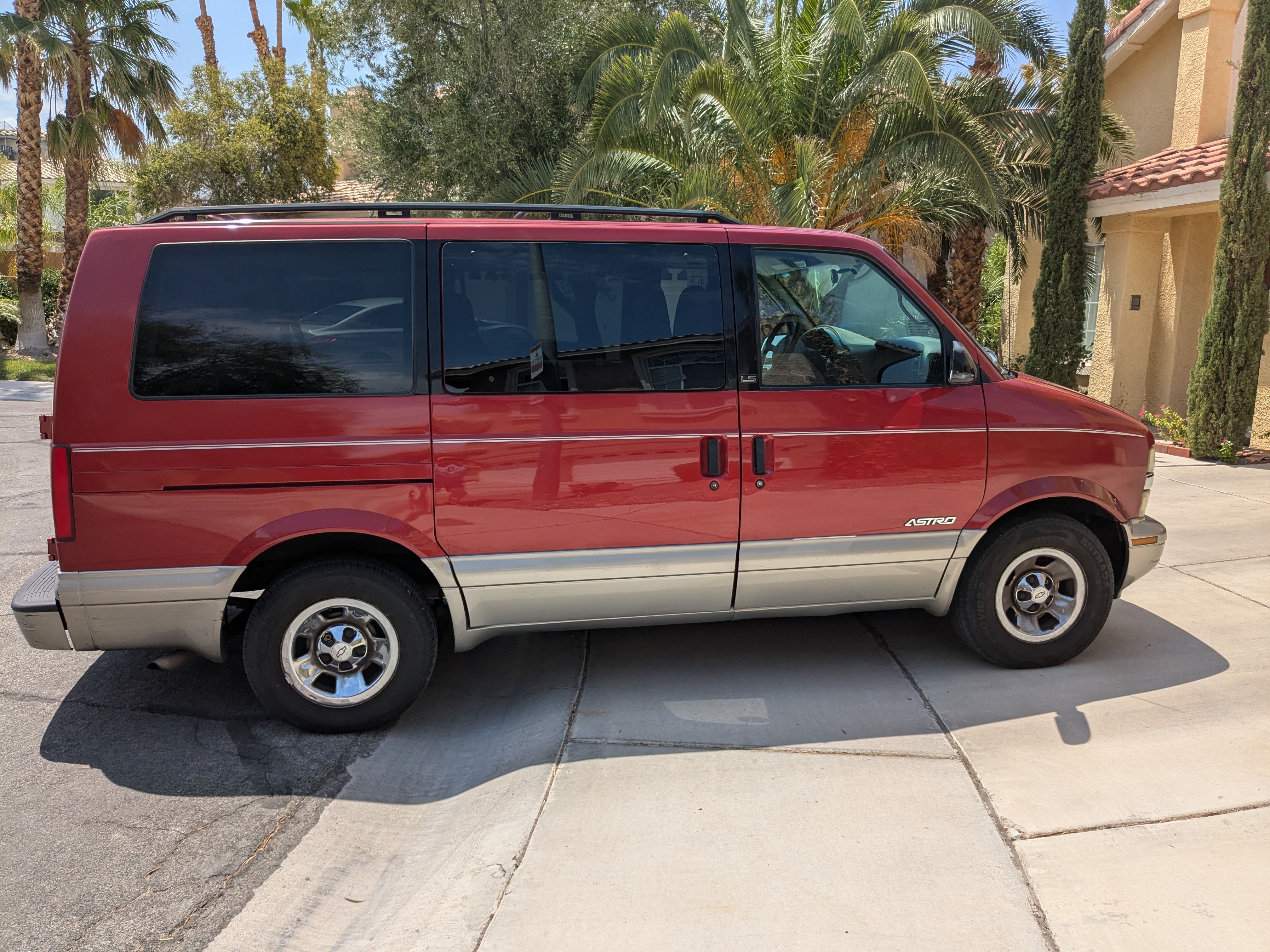 Used 2001 Chevrolet Astro Passenger RWD image 2