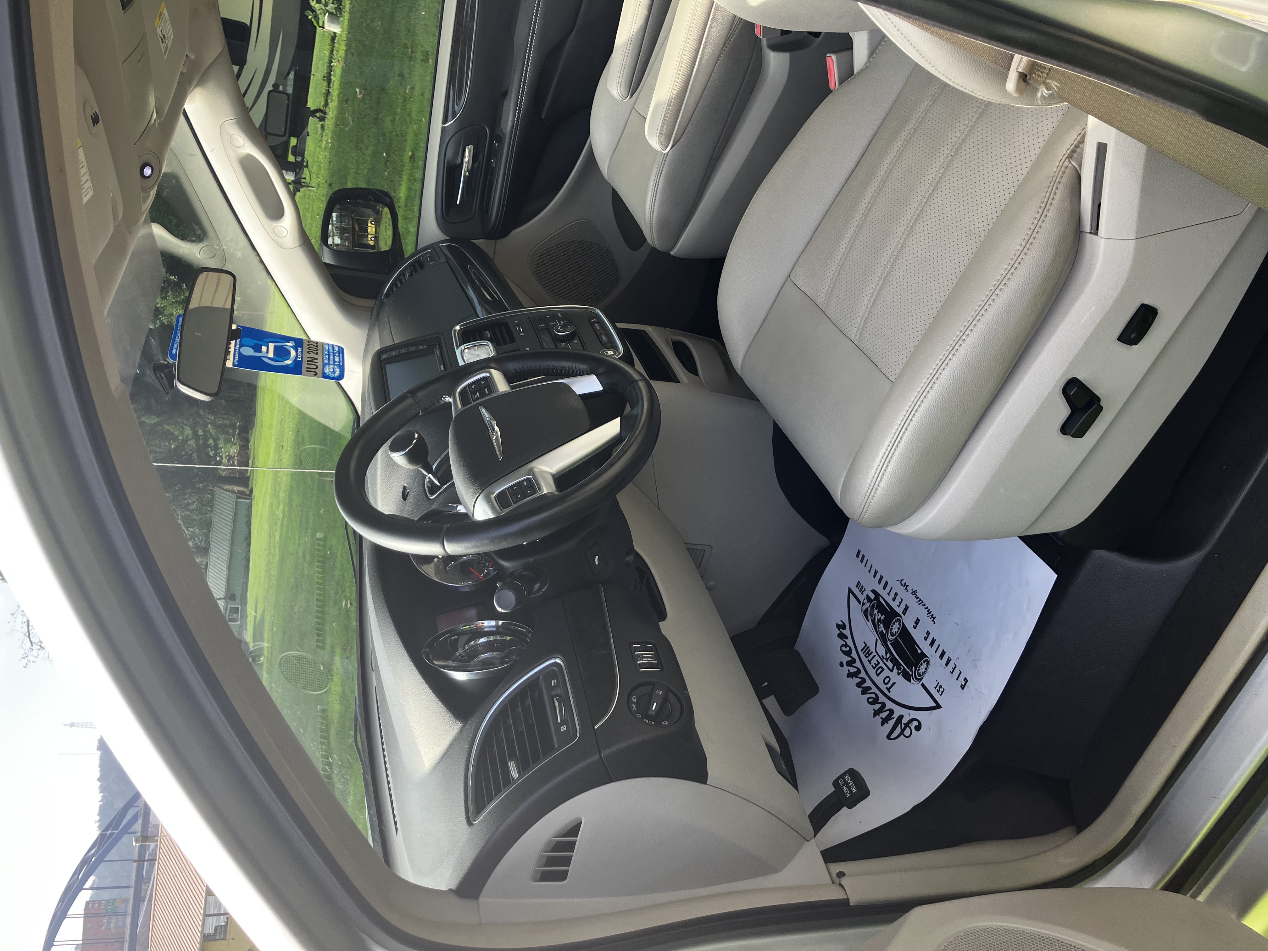 Used 2011 Chrysler Town & Country Touring-L w/ Trailer Tow Group FWD image 10