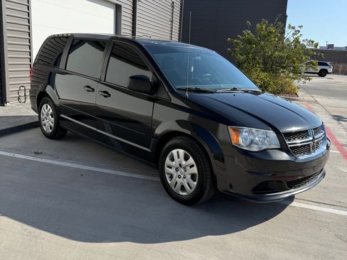 Used 2016 Dodge Grand Caravan SE w/ Quick Order Package 29E SE image 9