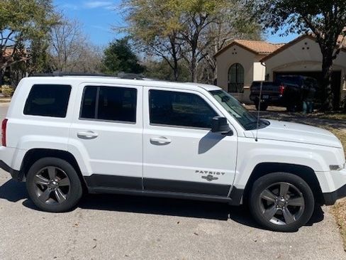 Used 2014 Jeep Patriot Latitude w/ Freedom Edition Package image 6