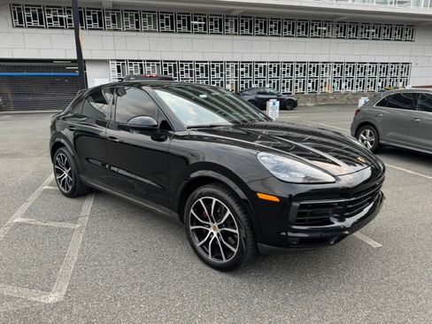 Used 2022 Porsche Cayenne Coupe AWD/4WD image 5