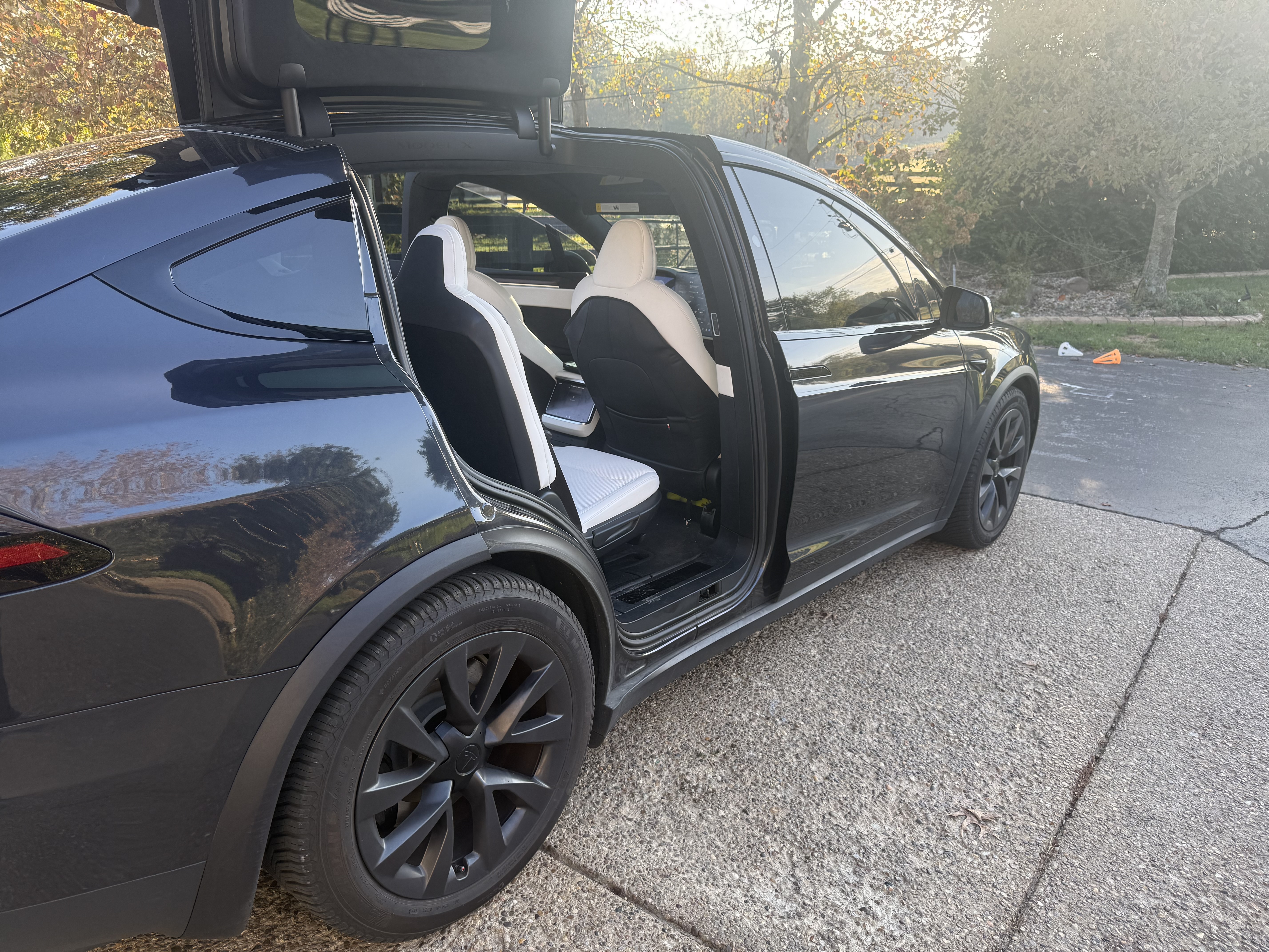 Used 2024 Tesla Model X AWD/4WD image 14