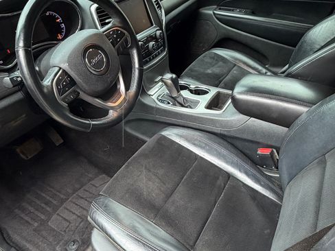 Used 2018 Jeep Grand Cherokee Altitude RWD image 8