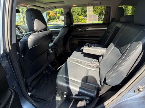 Used 2015 Toyota Highlander XLE AWD/4WD image 9