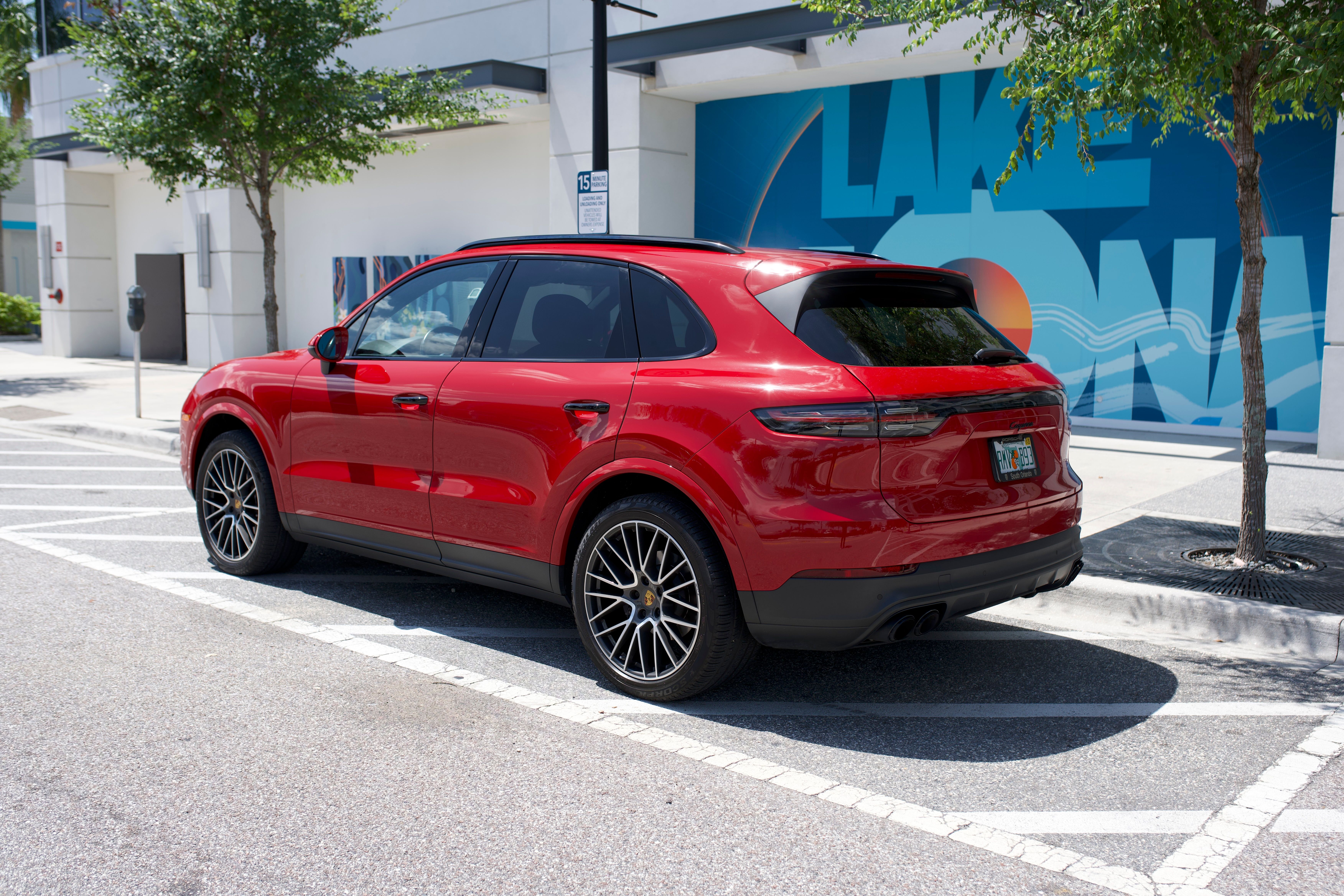 Used 2021 Porsche Cayenne w/ Premium Package AWD/4WD image 18