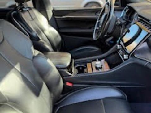 Used 2022 Jeep Grand Cherokee Overland w/ Luxury Tech Group IV image 10