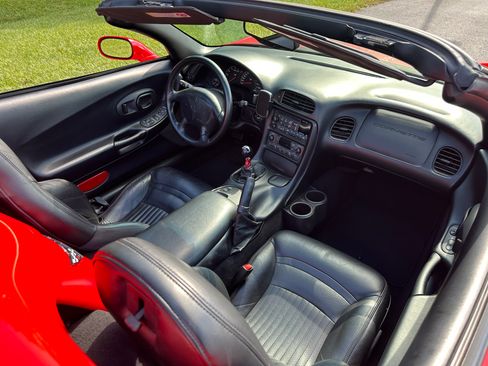 Used 1998 Chevrolet Corvette Convertible w/ Performance Handling Pkg RWD image 29