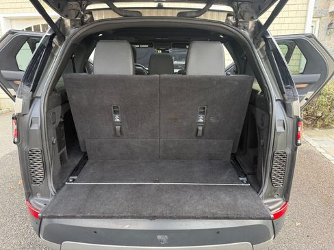 Used 2017 Land Rover Discovery HSE image 18