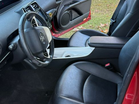 Used 2017 Toyota Prius Four w/ Carpet Mat Package image 5