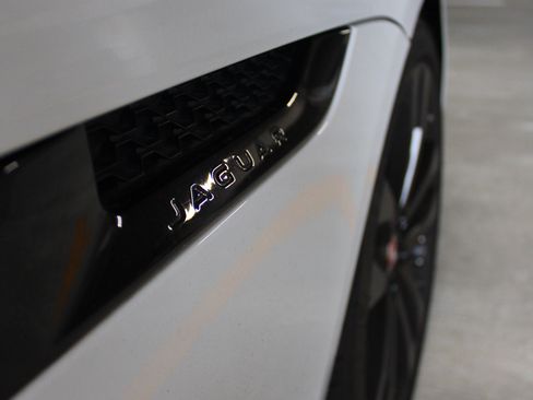 Used 2020 Jaguar F-TYPE Coupe RWD image 12