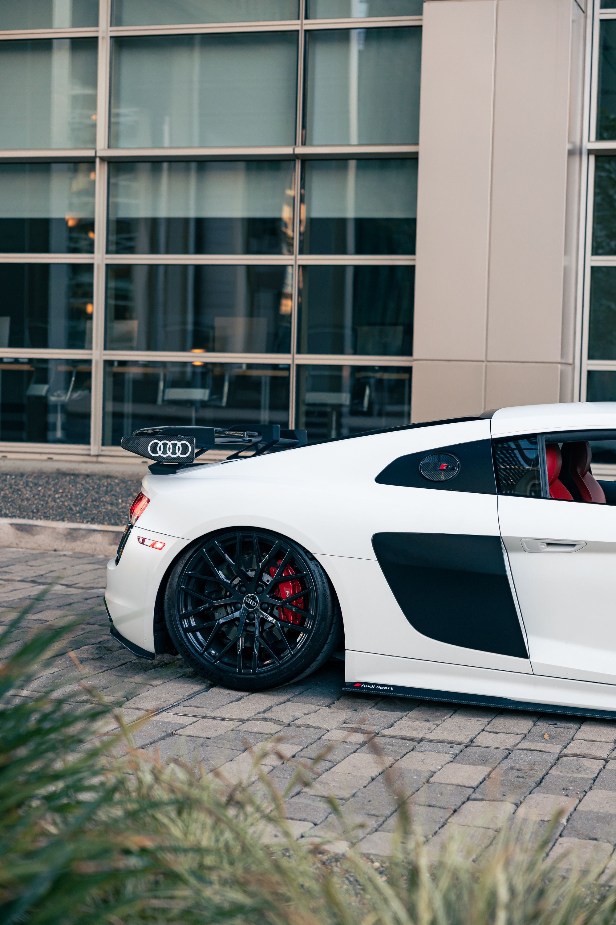 Used 2018 Audi R8 V10 w/ Premium Package RWD image 14