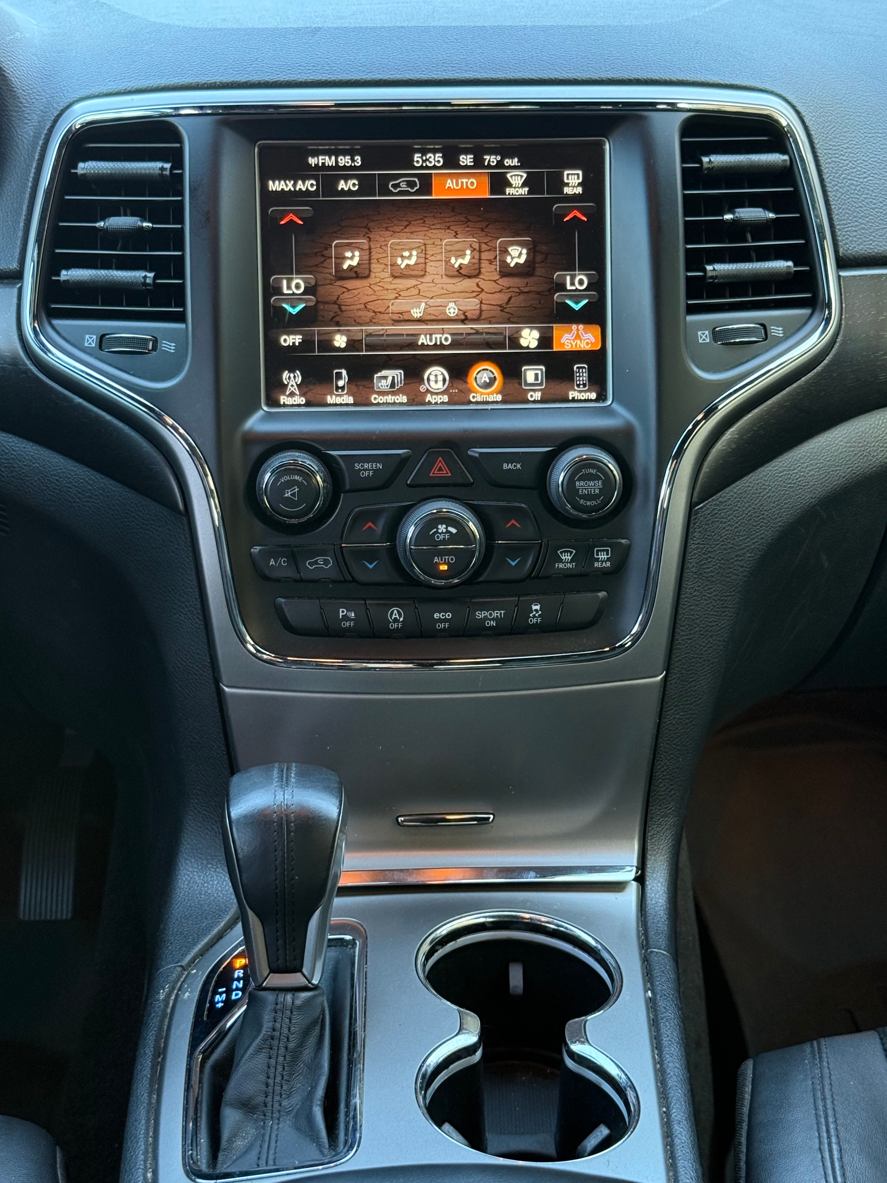 Used 2017 Jeep Grand Cherokee Laredo AWD/4WD image 17